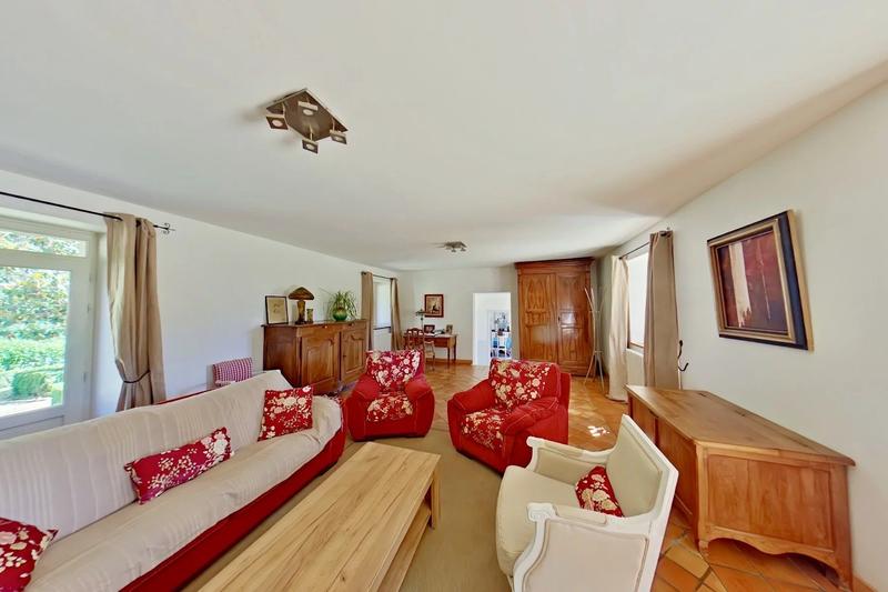 Maison - 200 m² - 7 pièces