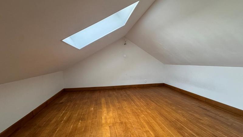 Maison - 220 m² - 9 pièces