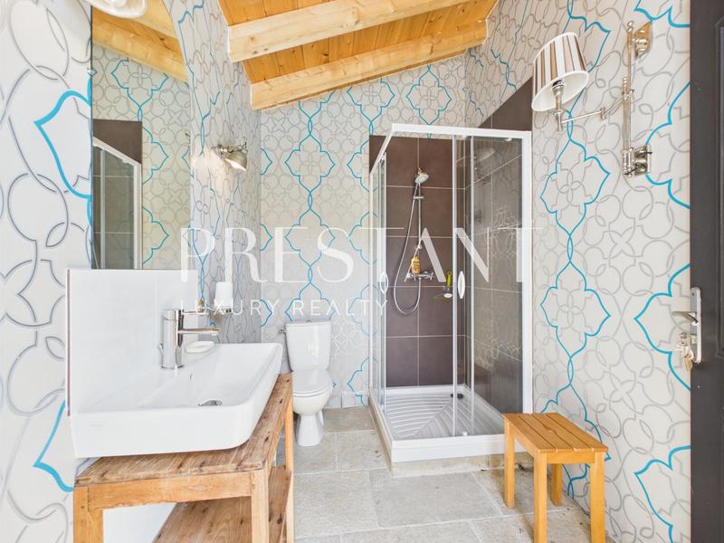 Maison - 200 m² - 9 pièces