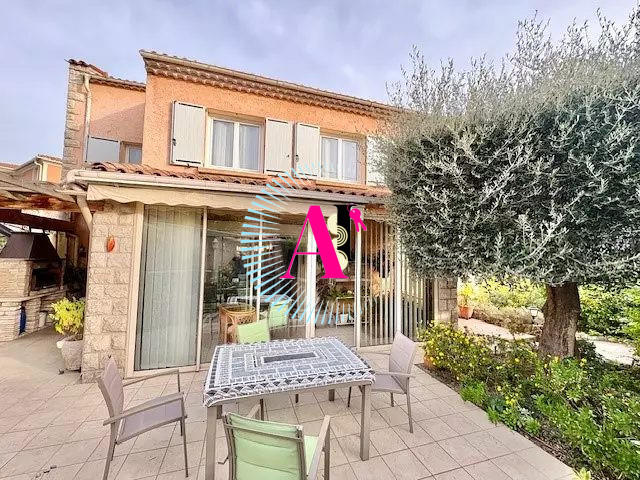 Maison traditionnelle - 130 m² - 6 pièces