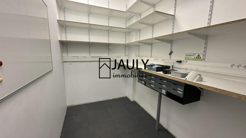 Bureau - 70 m² - 5 pièces