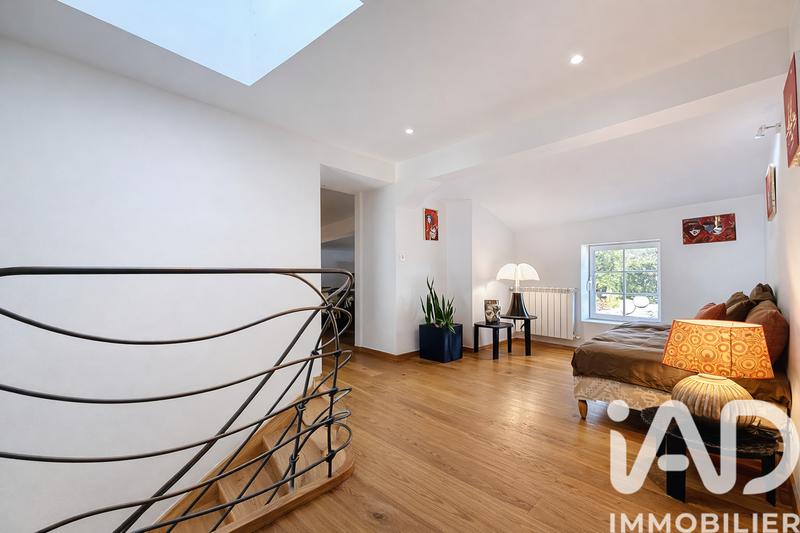 Maison - 660 m² - 16 pièces