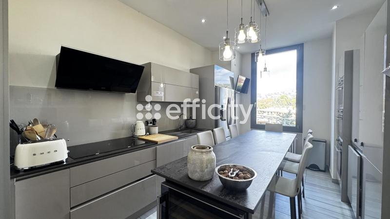 Appartement - 170 m² - 5 pièces