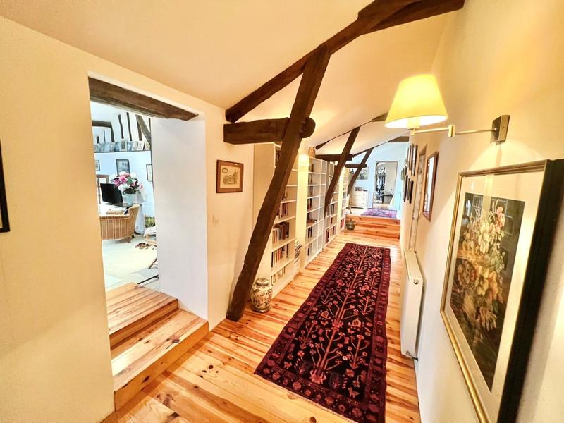 Maison - 335 m² - 8 pièces