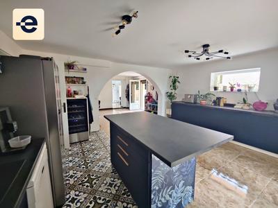 Maison - 246 m² - 7 pièces