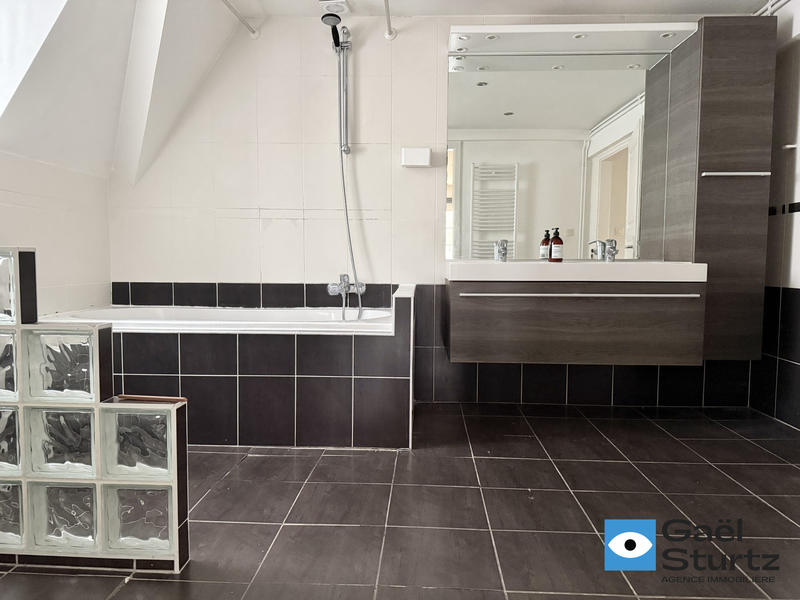 Appartement - 100 m² - 3 pièces