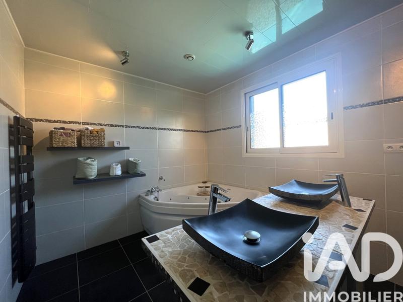 Maison - 206 m² - 5 pièces