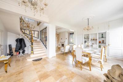 Maison - 1 000 m² - 7 pièces