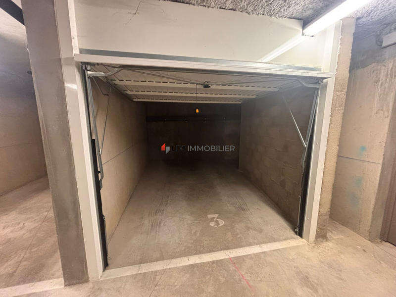 Parking / Garage - 18 m²