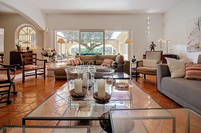 Villa - 276 m² - 8 pièces