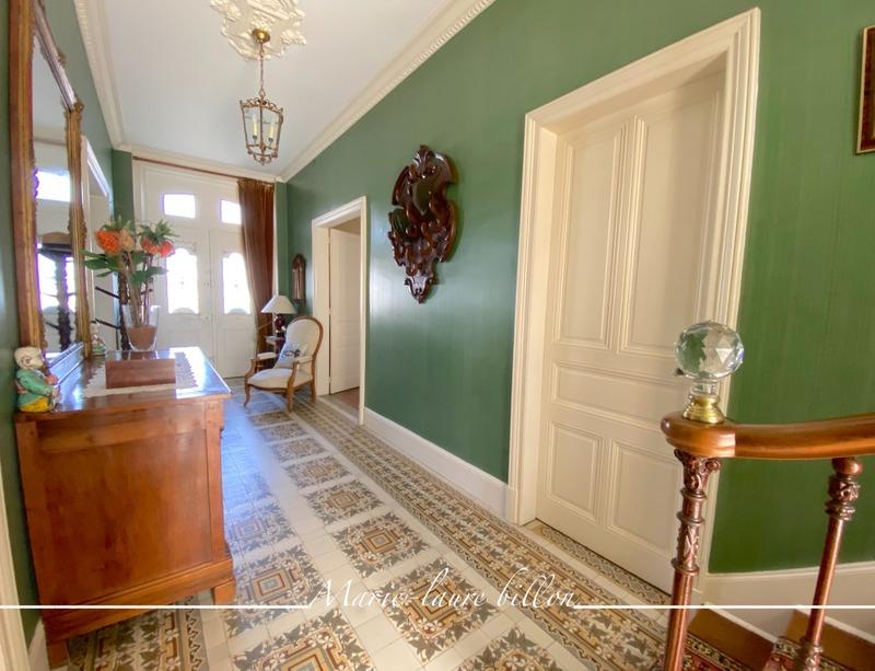 Maison - 222 m² - 8 pièces