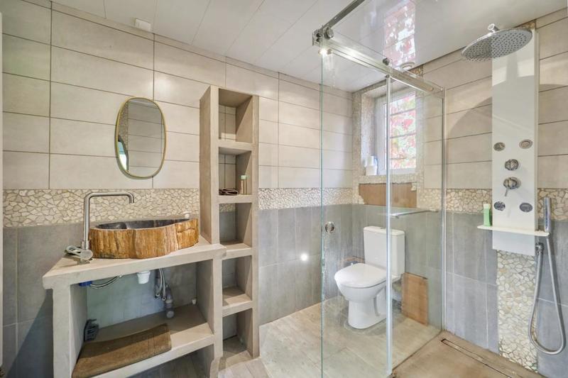 Maison - 200 m² - 8 pièces