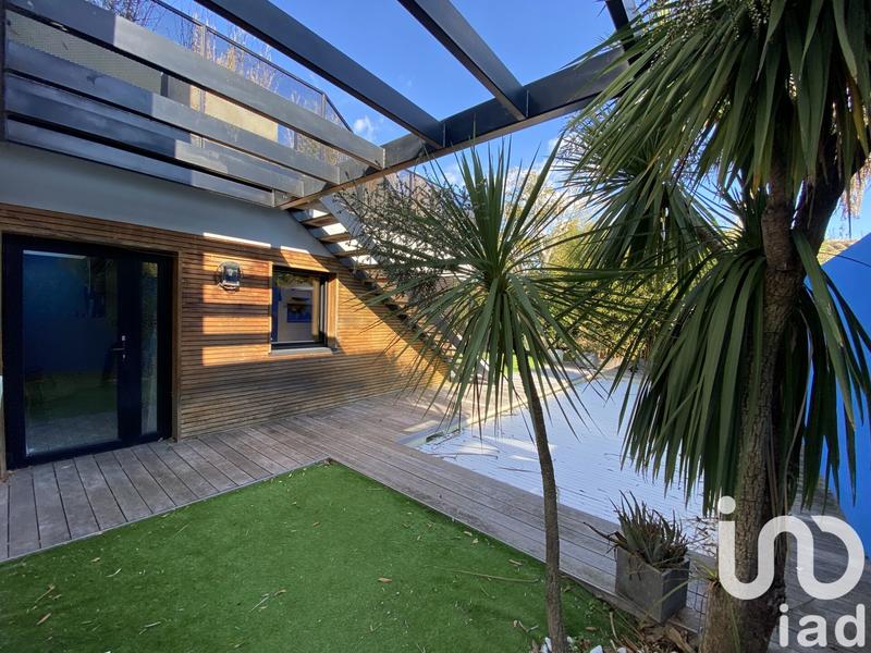 Maison - 207 m² - 7 pièces