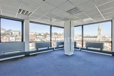 Bureau - 2 831 m²