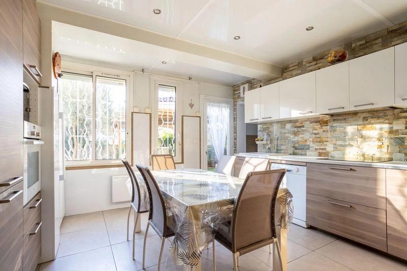 Appartement - 196 m² - 6 pièces