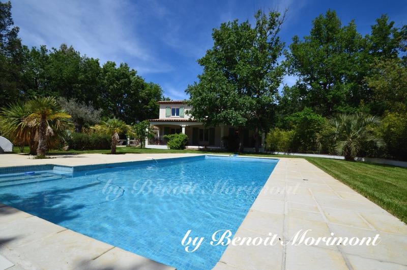 Maison - 220 m² - 7 pièces