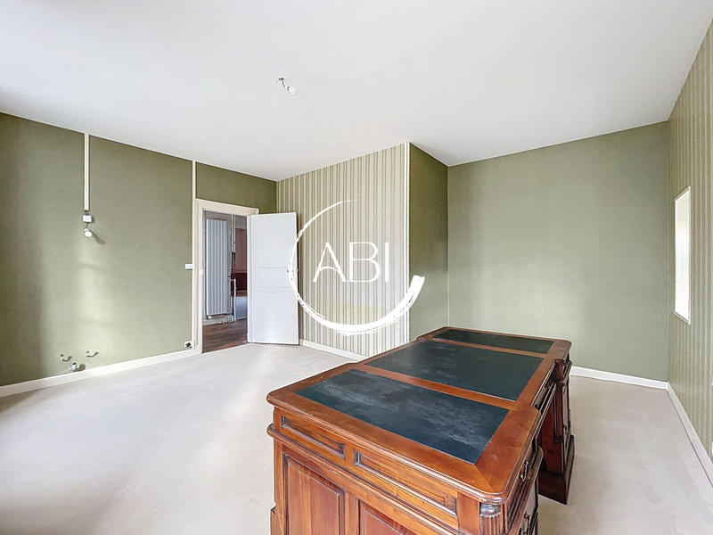 Maison - 200 m² - 11 pièces