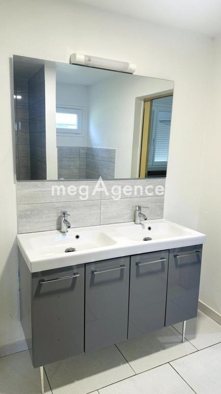 Maison jumelée - 220 m² - 4 pièces