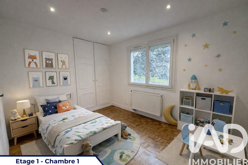 Maison - 180 m² - 11 pièces