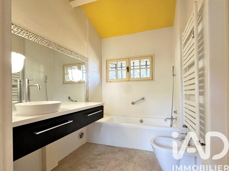 Maison - 325 m² - 8 pièces