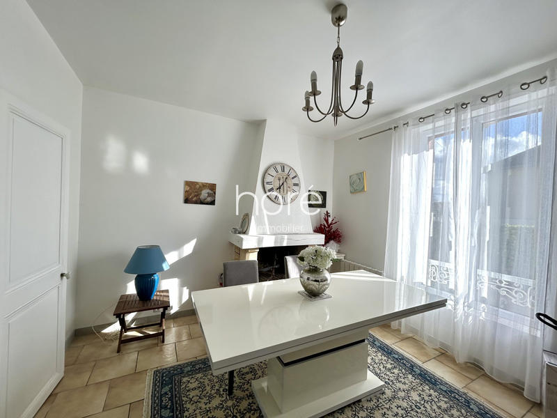 Maison - 210 m² - 12 pièces