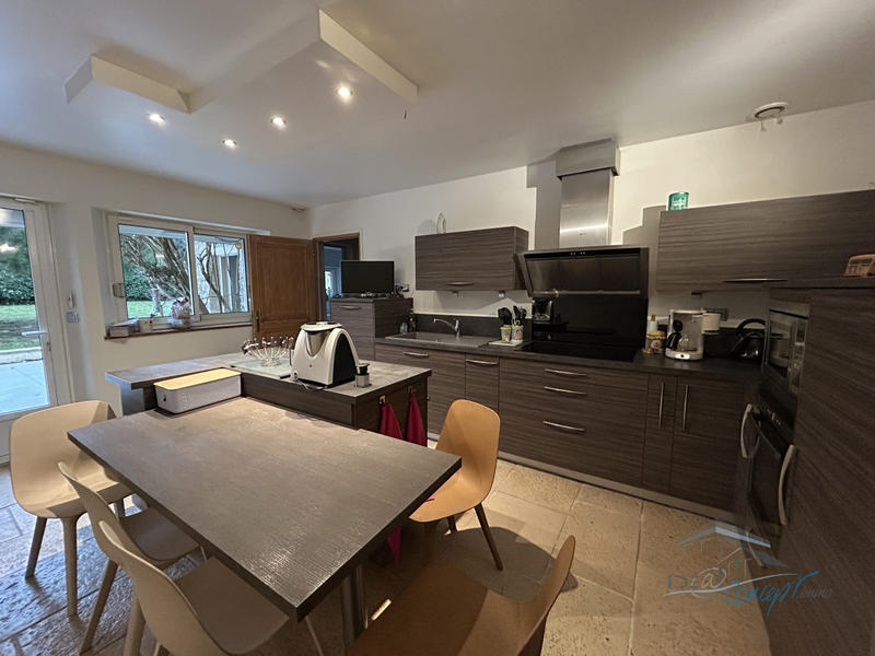 Villa - 264 m² - 8 pièces