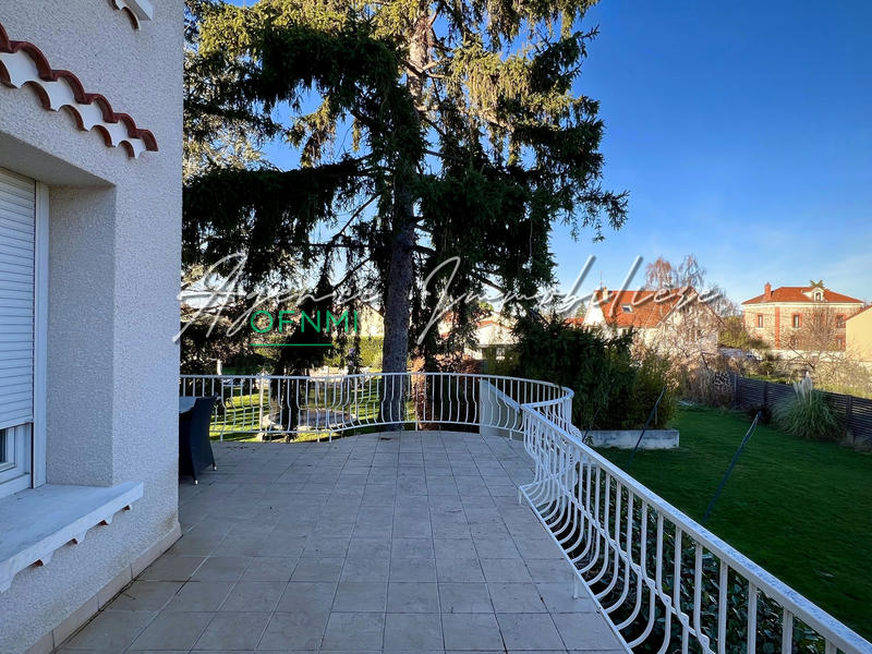 Maison - 275 m² - 8 pièces