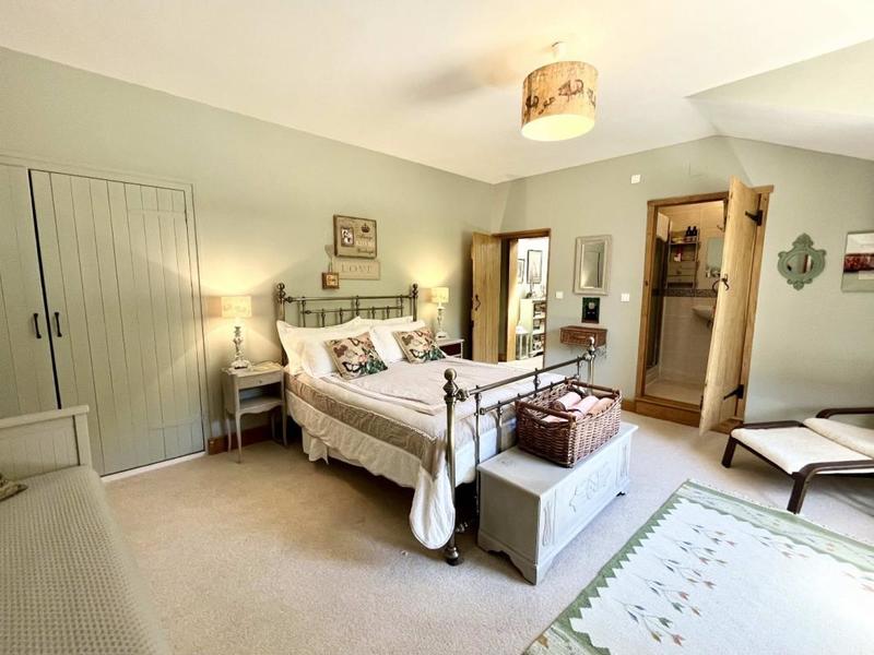 Maison - 285 m² - 8 pièces