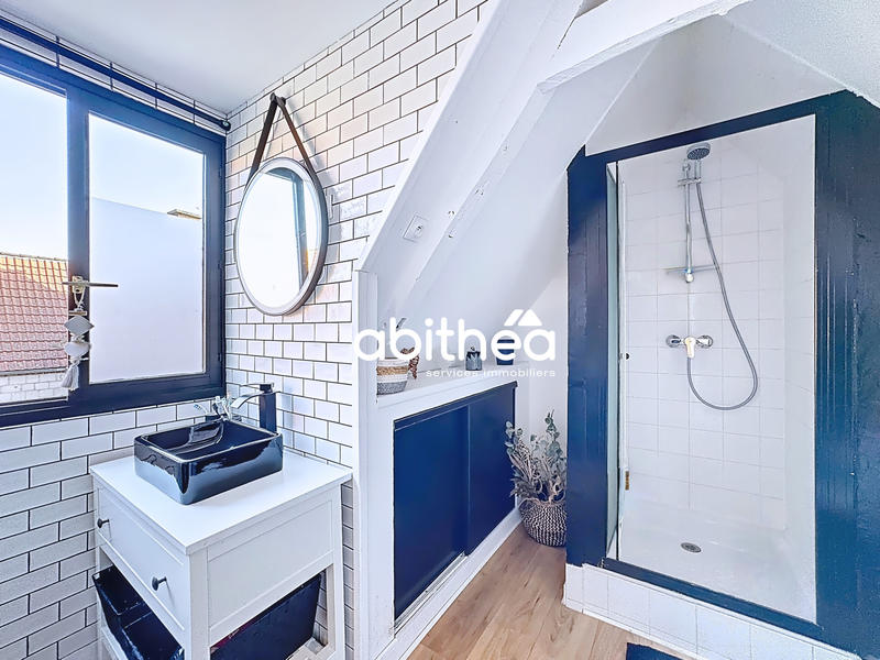 Maison - 275 m² - 8 pièces