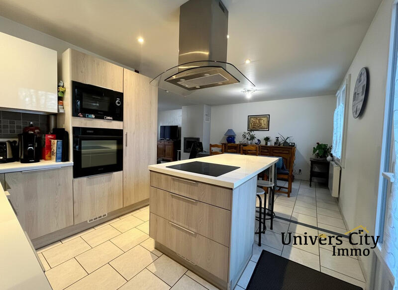 Maison traditionnelle - 138 m² - 6 pièces