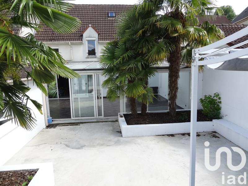 Maison - 225 m² - 6 pièces