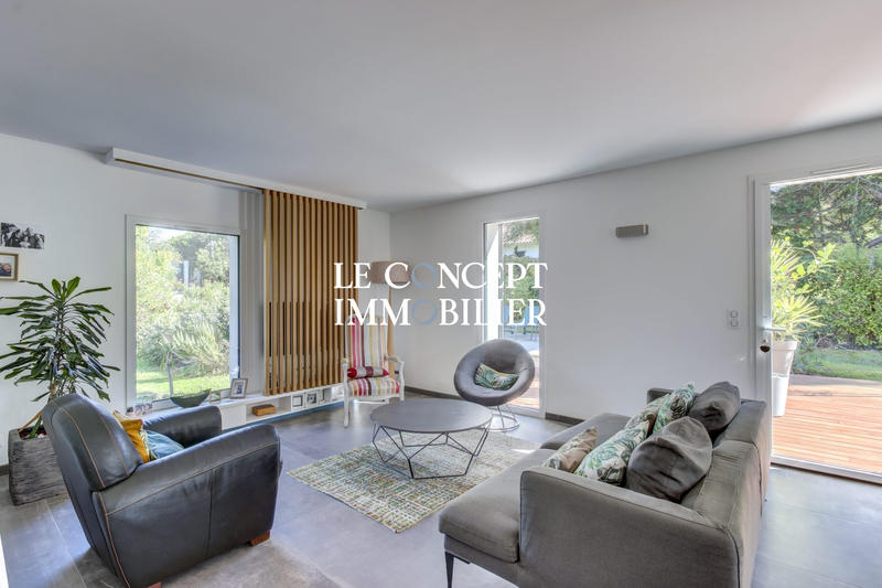 Villa - 215 m² - 8 pièces