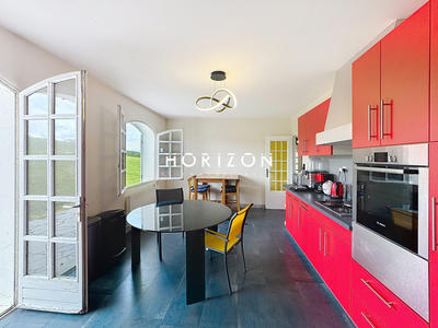 Maison - 218 m² - 6 pièces