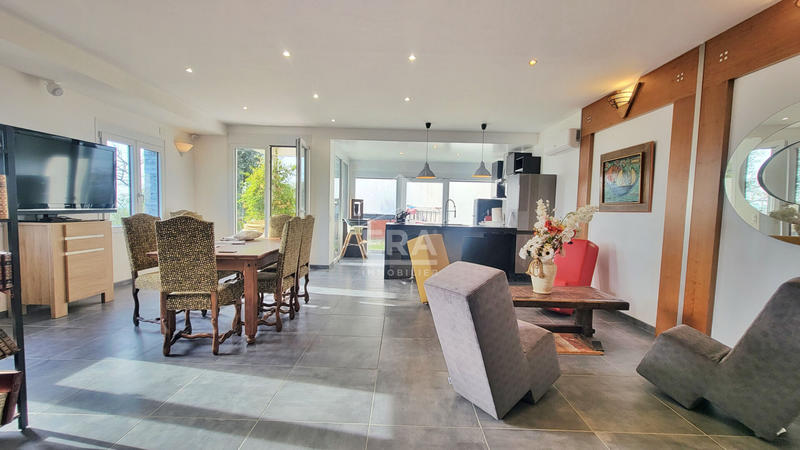 Maison - 140 m² - 5 pièces