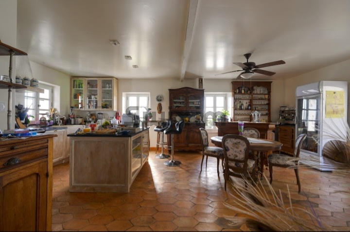 Maison - 250 m² - 12 pièces