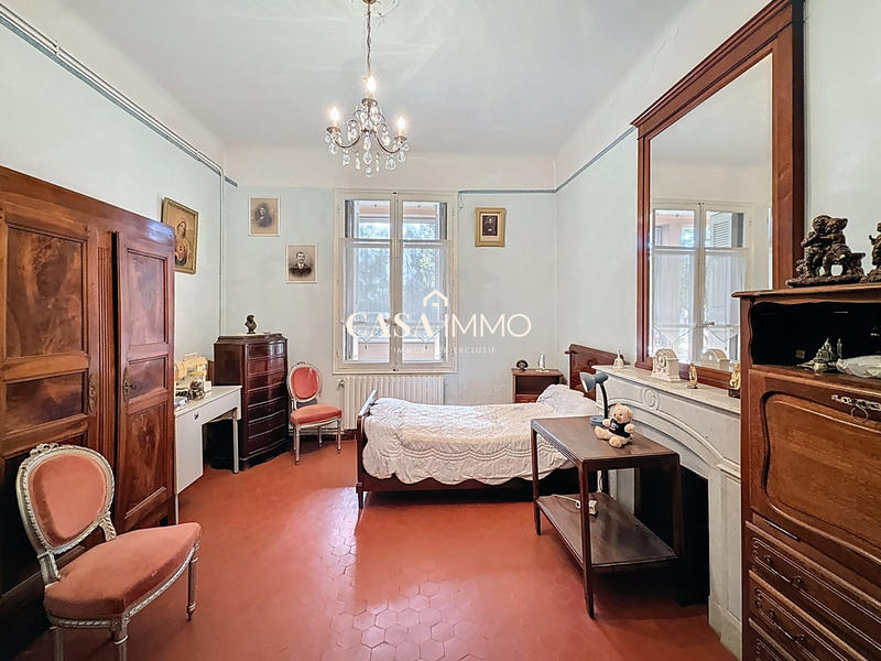 Maison - 220 m² - 8 pièces