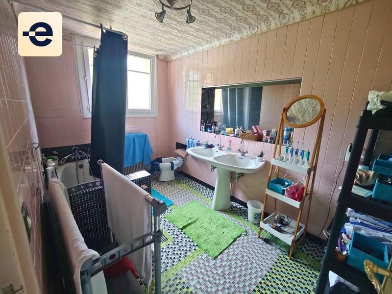 Maison - 246 m² - 7 pièces