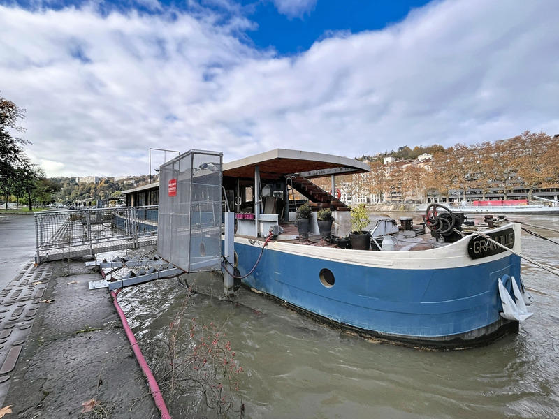 Péniche - 204 m² - 5 pièces