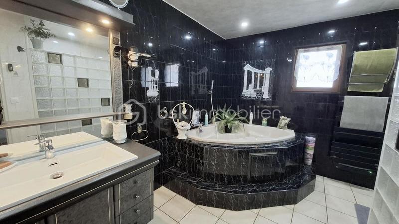 Maison - 136 m² - 5 pièces