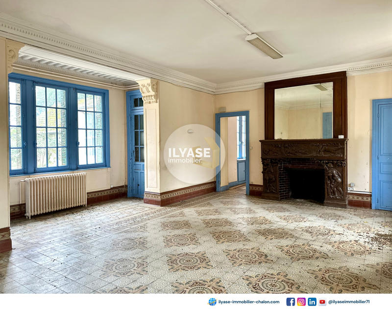 Propriété - 1 200 m² - 32 pièces