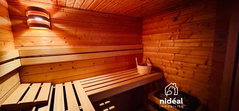 Maison - 373 m² - 16 pièces