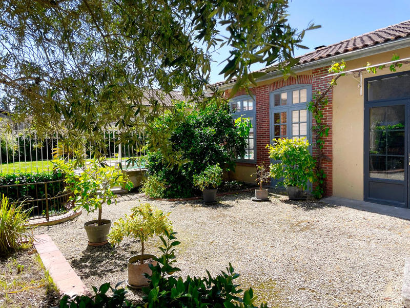 Maison de village - 467 m² - 24 pièces