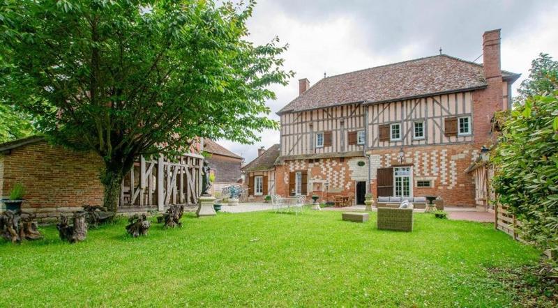 Demeure - 250 m² - 10 pièces