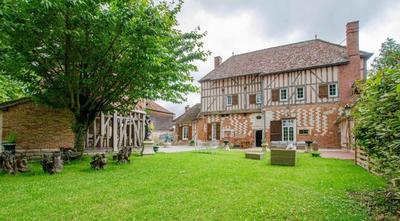 Demeure - 250 m² - 10 pièces