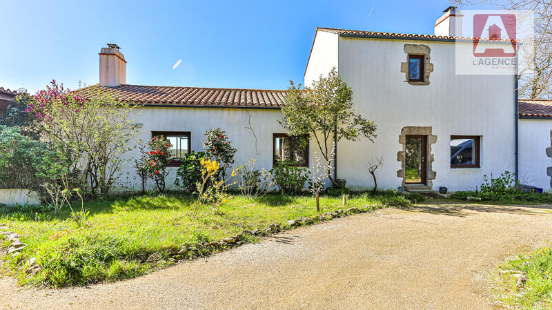 Maison - 243 m² - 7 pièces