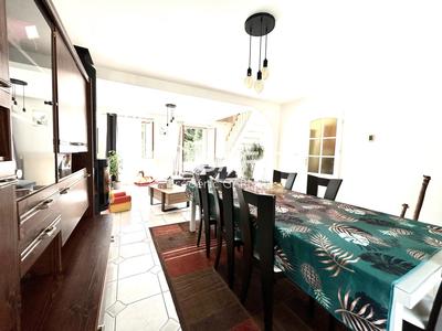 Maison - 100 m² - 6 pièces