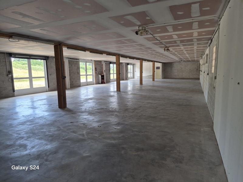 Local commercial - 1 100 m²