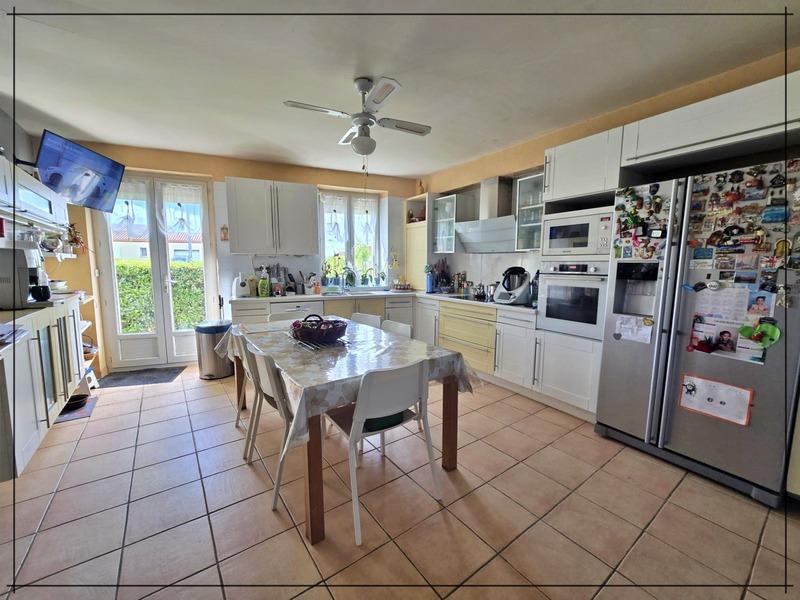 Propriété - 350 m² - 9 pièces