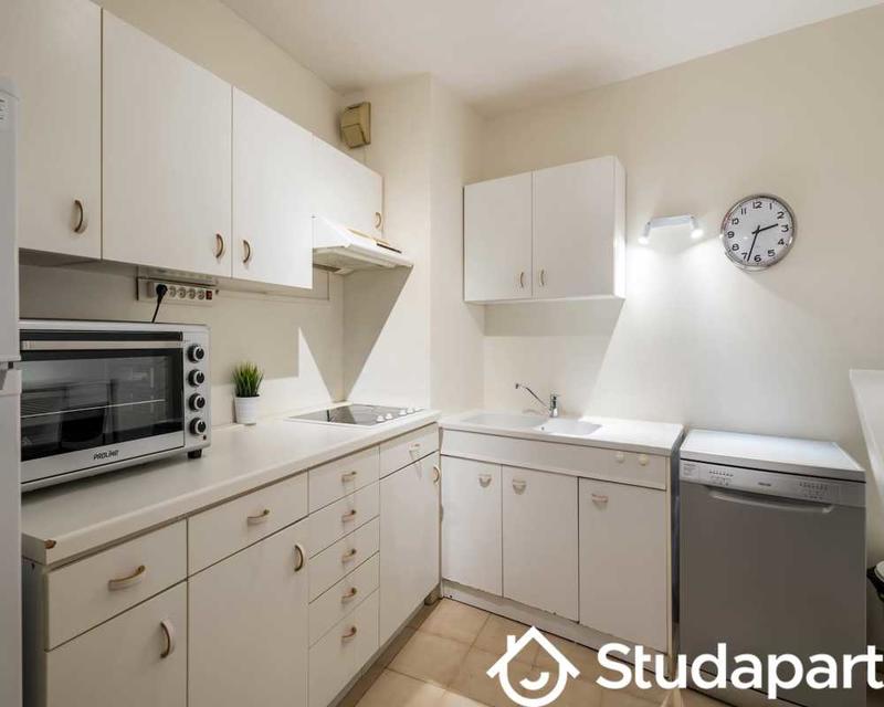 Chambre - 80 m² - 1 pièce