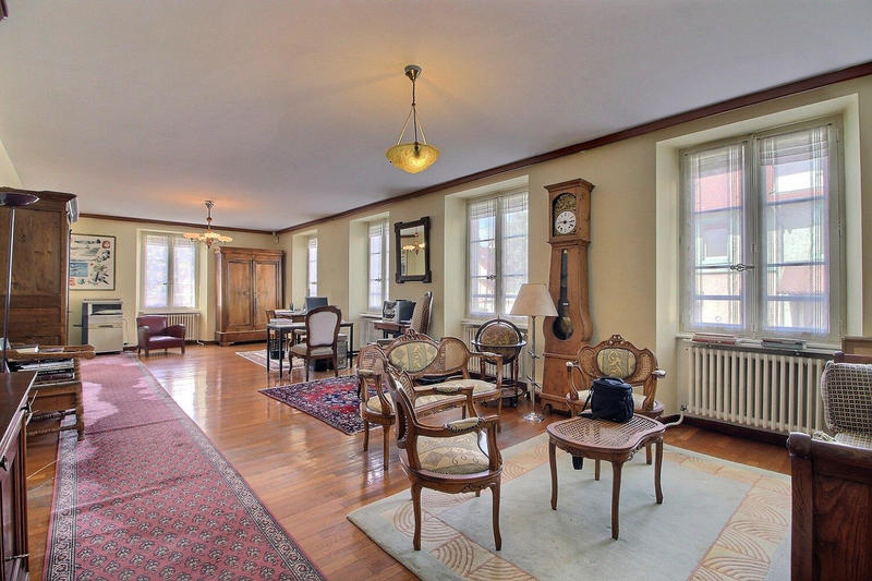 Maison - 315 m² - 10 pièces